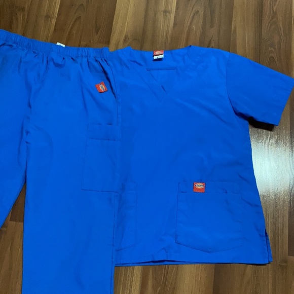 6 Hr. Sale Dickies scrub set - Picture 2 of 12